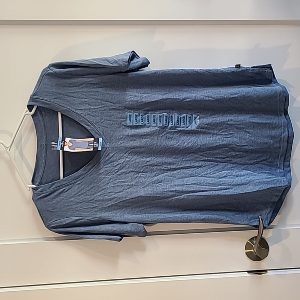 Gap | V-Neck Tee | NWT | Size Large | Quiet Harbor​